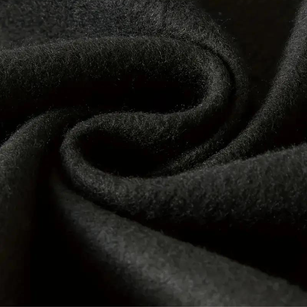 Zwarte wollen stof close-up, zachte textuur, hoogwaardige textielmaterialen, geschikt voor kleding en interieur, luxe en duurzaam.