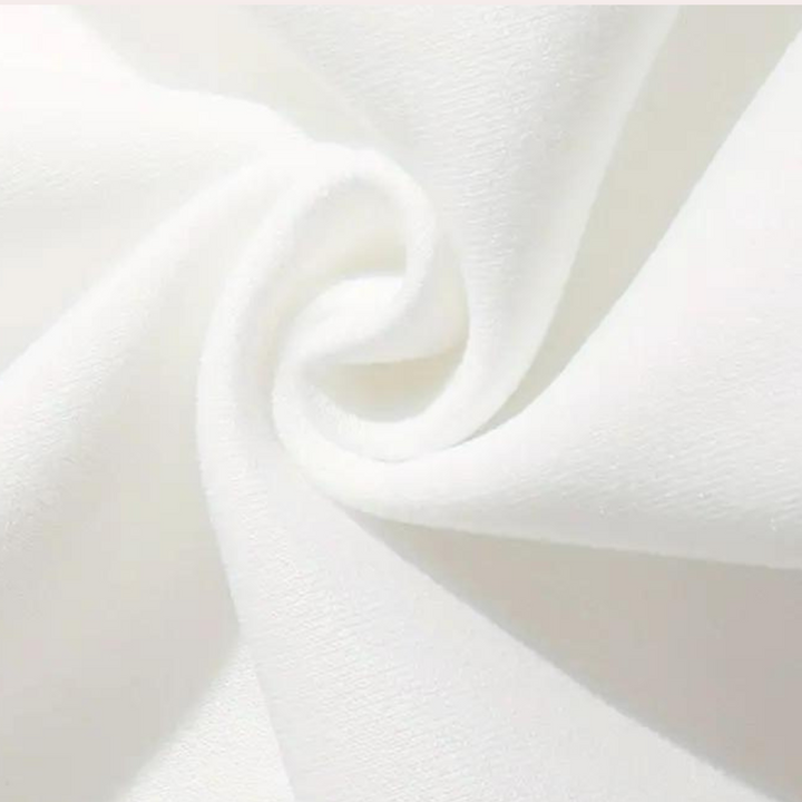 Witte stof close-up, zachte textuur, gedraaid patroon. Ideaal voor mode, interieur, textielontwerp. Hoogwaardige, duurzame materialen.