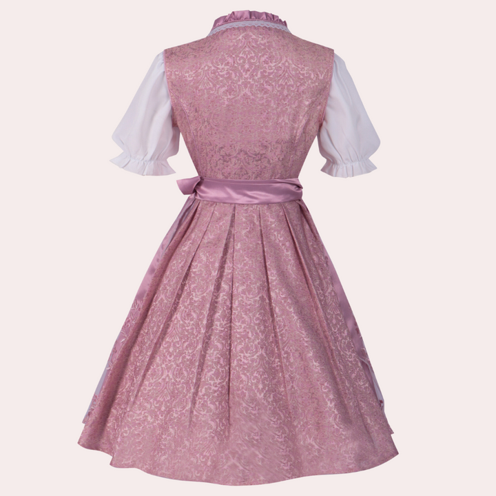 Roze dirndl jurk met witte blouse, satijnen strik en sierlijk patroon. Traditionele Beierse kleding, perfect voor Oktoberfest en culturele evenementen.