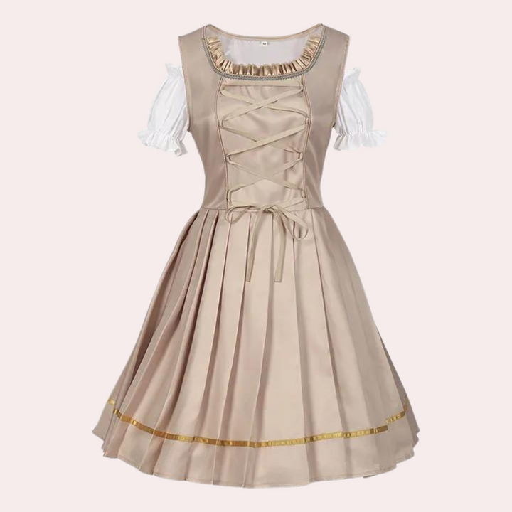 Beige dirndl jurk met geplooide rok, witte pofmouwen en gouden details. Traditionele Beierse kleding, perfect voor Oktoberfest.