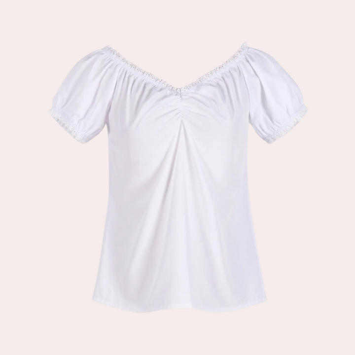 Witte off-shoulder blouse met korte pofmouwen en ruches, damesmode, zomerkleding, elegante top, casual stijl, katoenmix.