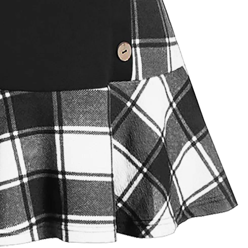 Zwart-wit geruite rok met knoopdetail, stijlvolle damesmode, trendy plaid patroon, veelzijdige kleding voor dagelijks gebruik.