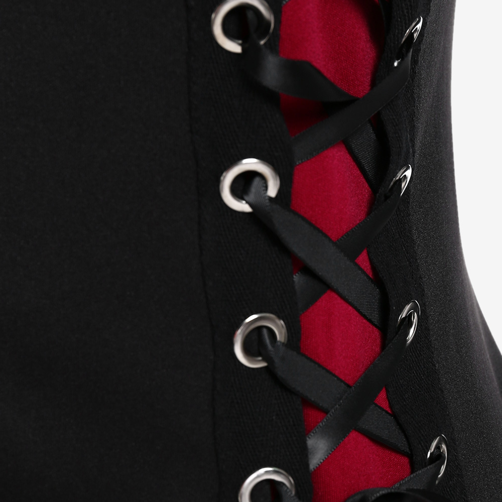 Zwart korset met rode voering en vetersluiting, metalen oogjes. Perfect voor gotische mode, cosplay en alternatieve kledingstijlen.