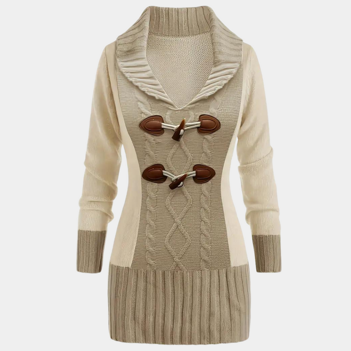 Beige damestrui met kabelpatroon, grote kraag en houten knopen. Stijlvolle gebreide mode, perfect voor herfst en winter. Comfortabel en warm.