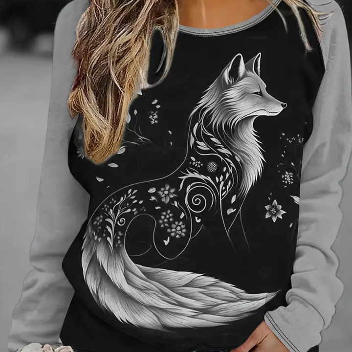 Grijze trui met artistieke witte vosprint, bloemen en bladeren. Damesmode, casual kleding, herfststijl, comfortabele pasvorm.