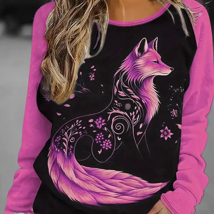 Roze trui met artistieke vosprint, bloemen en bladeren. Modieuze dameskleding, casual stijl, ideaal voor herfst en winter.