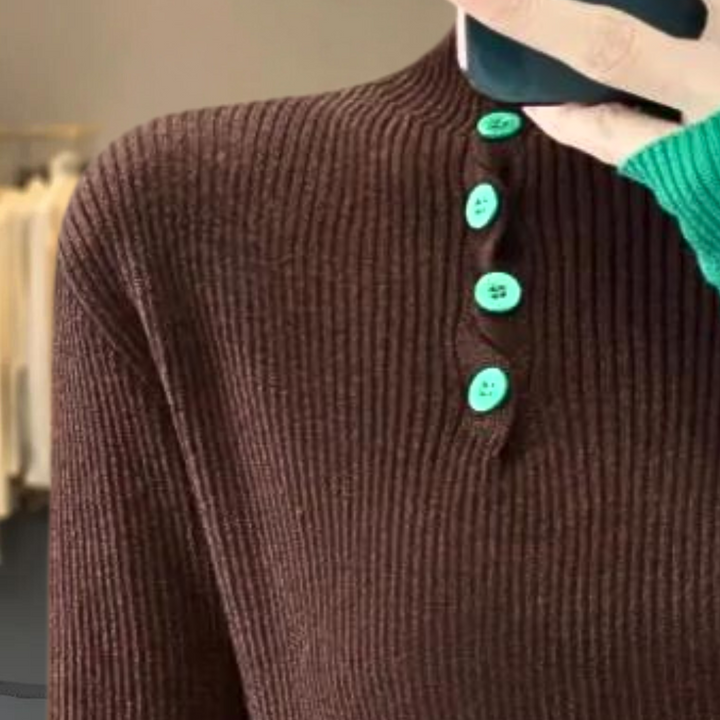 Bruine geribbelde trui met groene knopen, stijlvolle damesmode, herfstkleding, trendy design, comfortabele pasvorm, hoogwaardige stof.