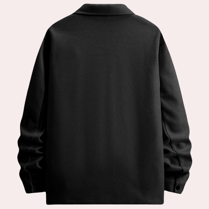 Zwarte fleece trui met lange mouwen en kraag, achterkant. Comfortabele herentrui, ideaal voor casual en winterkleding. Warm en stijlvol ontwerp.