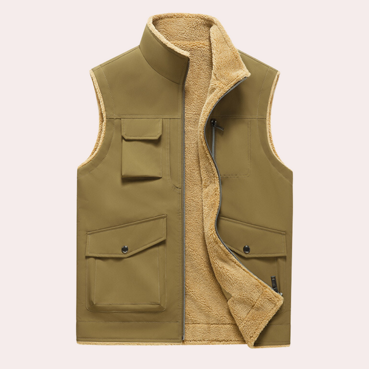 Gele fleece gevoerde bodywarmer met opstaande kraag en meerdere zakken, ideaal voor outdoor activiteiten. Comfortabele en warme heren gilet.