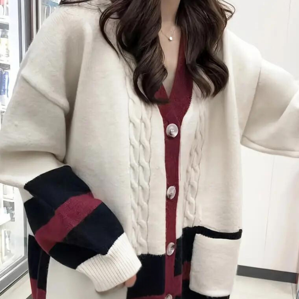 Dames gebreid vest met kabelpatroon, knopen en zakken, in crème, bordeaux en zwart. Modieuze herfstkleding, warme damesmode.