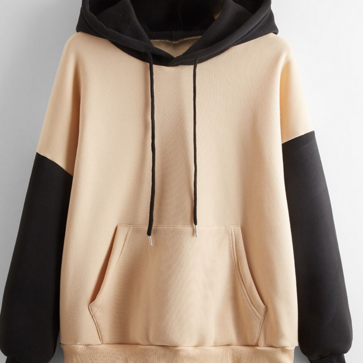 Khaki en zwarte hoodie met capuchon en buidelzak, unisex design, comfortabele casual kleding, ideaal voor herfst en winter.