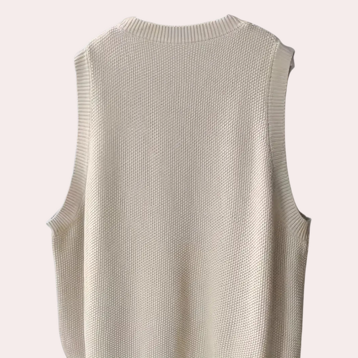 Beige gebreide mouwloze trui, textuur detail, casual damesmode, comfortabele katoenen stof, trendy kledingstuk voor lente en zomer.