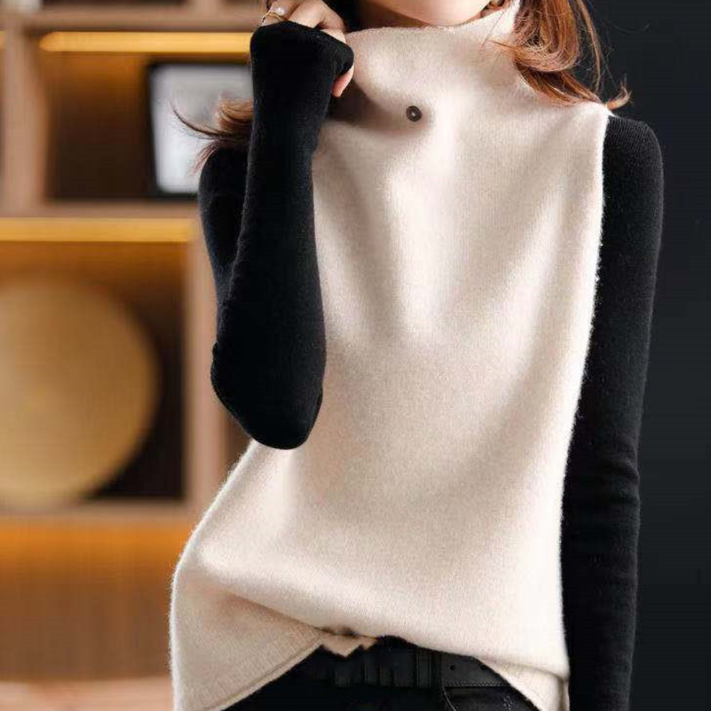 Damestrui met hoge kraag, beige voorpand en zwarte mouwen. Stijlvolle wintermode, warme gebreide stof, ideaal voor casual en chique outfits.