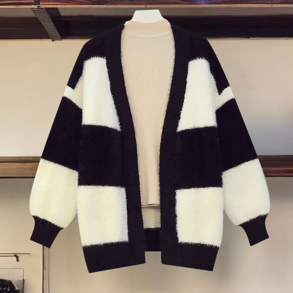 Zwart-witte gebreide cardigan met blokpatroon, lange mouwen en open voorkant, ideaal voor herfstmode en casual dameskleding.