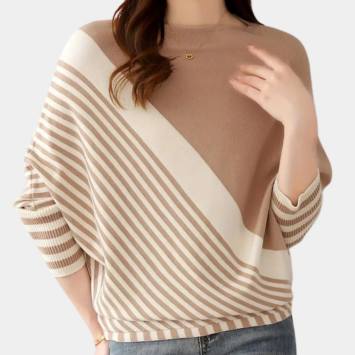 Damestrui met diagonale strepen, beige en wit, driekwart mouwen, casual stijl, perfect voor herfstmode.