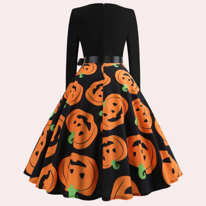 Zwarte jurk met lange mouwen en pompoenprint, Halloween-thema, retro-stijl, oranje en groene accenten, perfecte feestkleding voor dames.
