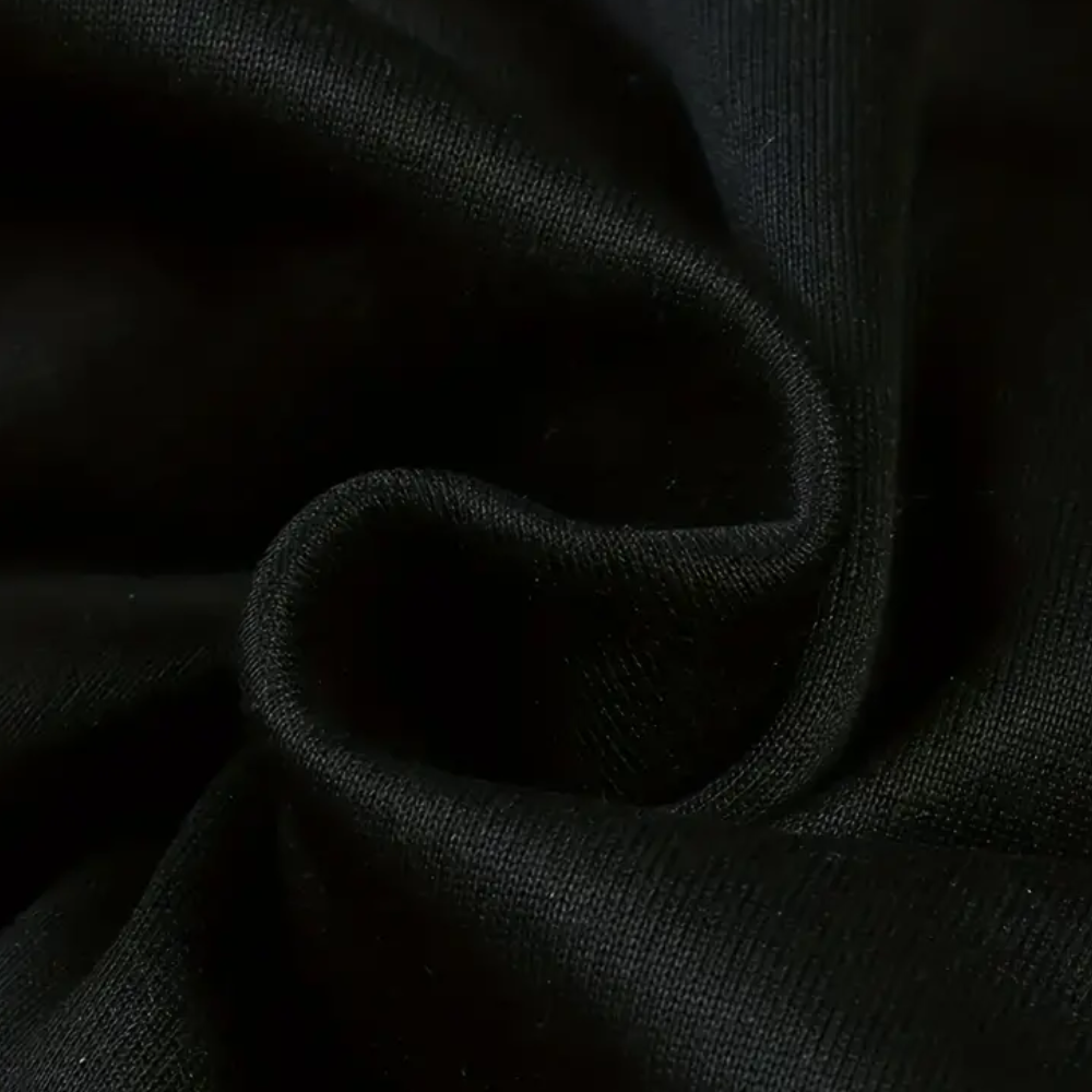Zwarte katoenen stof close-up, gedetailleerde textuur, hoogwaardige textielmaterialen, geschikt voor kleding en interieurontwerp.