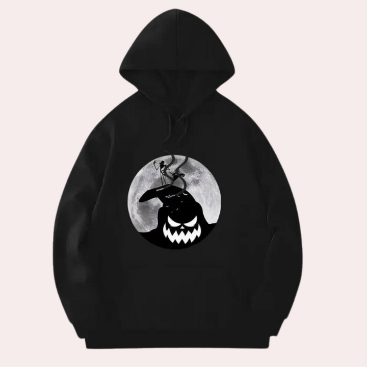Zwarte hoodie met Halloween-print, featuring een silhouet van een figuur op een monster voor een volle maan. Comfortabele streetwear-stijl.