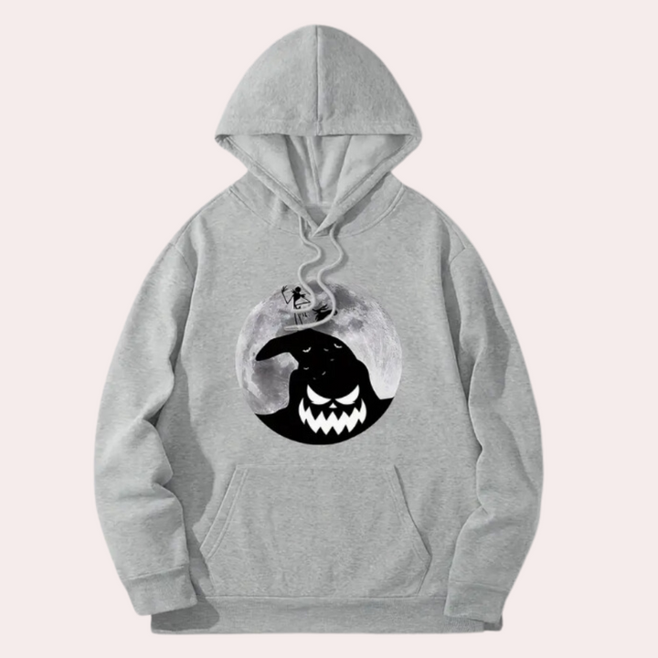 Grijze hoodie met Halloween-print, featuring een zwarte kat en maanontwerp. Comfortabele unisex trui, ideaal voor herfstmode en casual outfits.