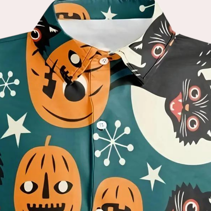 Halloween overhemd met pompoenen en zwarte katten, kleurrijk ontwerp, lange mouwen, perfecte keuze voor feestelijke en thematische evenementen.