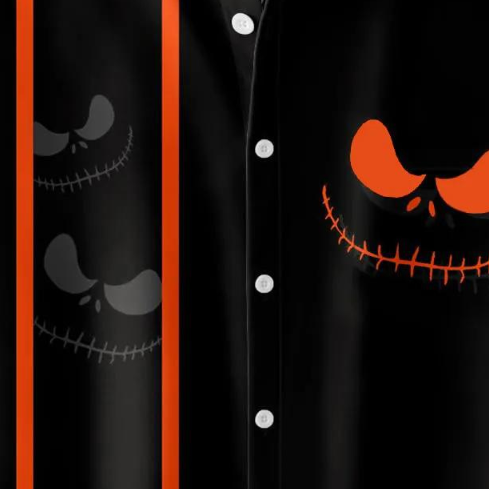 Zwart overhemd met oranje Jack Skellington print, Halloween thema, knoopsluiting, griezelig design, perfect voor feestkleding en cosplay.