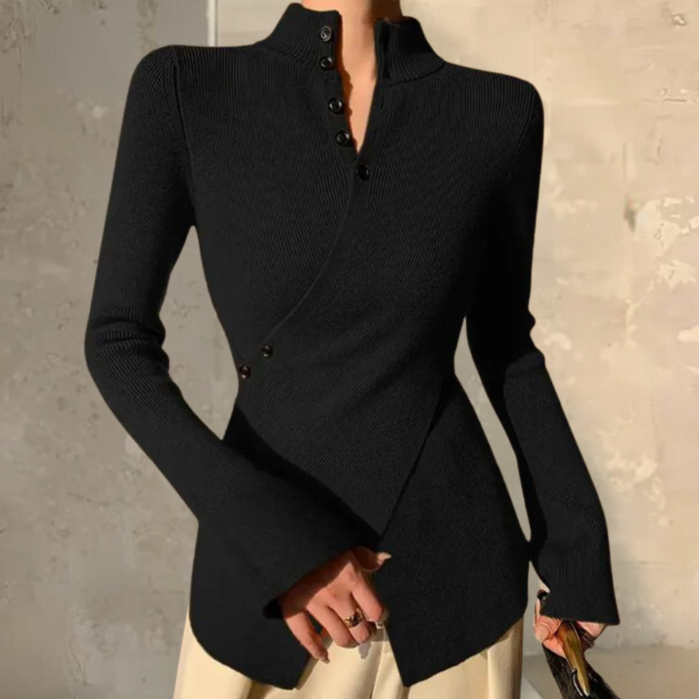 Zwarte asymmetrische damestrui met knoopsluiting, lange mouwen en moderne snit. Perfect voor stijlvolle herfst- en winteroutfits.