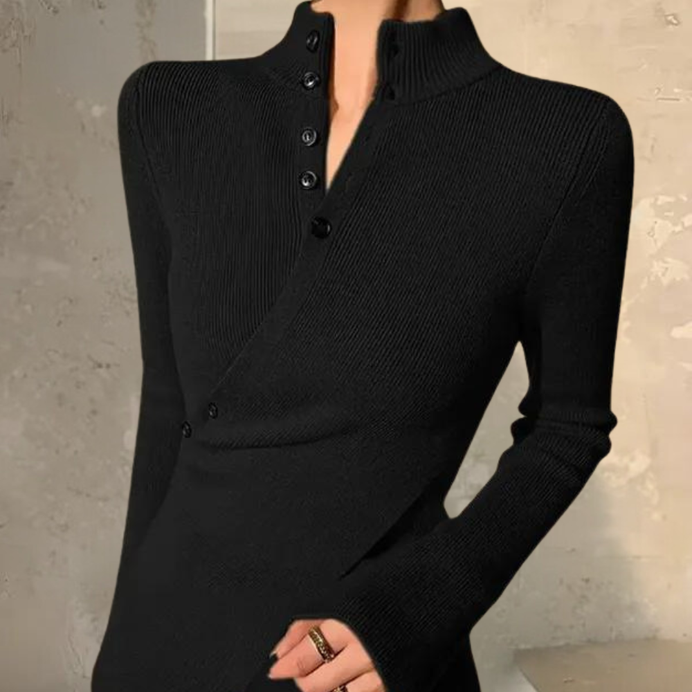 Elegante zwarte gebreide jurk met knoopsluiting, lange mouwen en hoge kraag. Perfect voor herfstmode en stijlvolle dameskleding.
