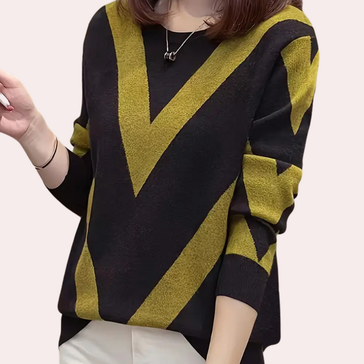 Damestrui met zwart-geel zigzagpatroon, lange mouwen, ronde hals. Modieuze herfstkleding, comfortabele pasvorm, trendy design.