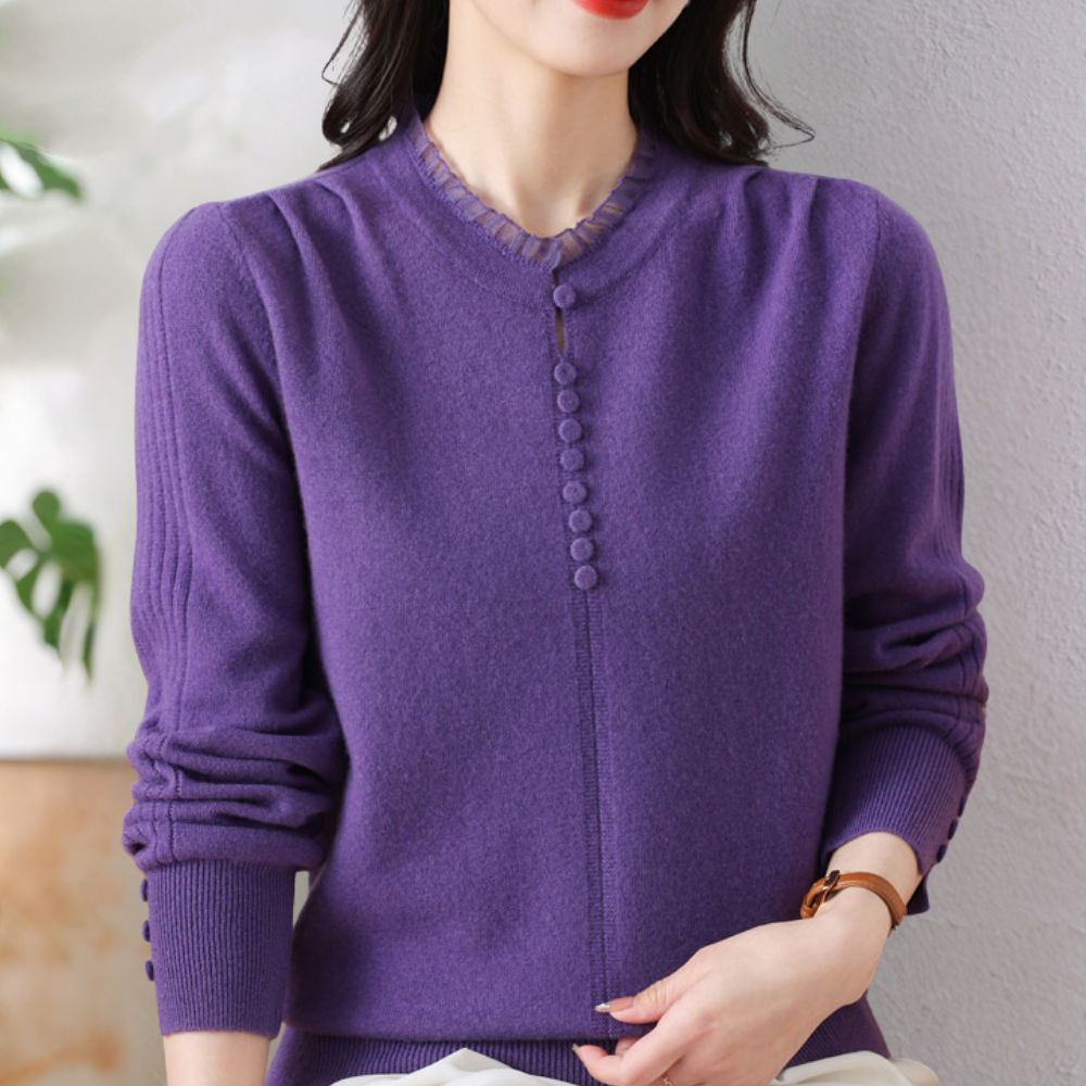 Paarse damestrui met knoopsluiting, lange mouwen en geribbelde boorden, perfect voor herfstmode. Comfortabele en stijlvolle dameskleding.