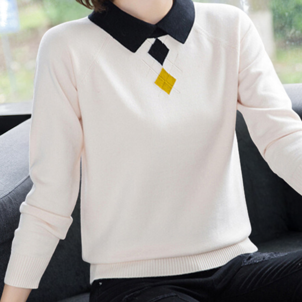 Witte damestrui met zwarte kraag en geometrisch patroon, lange mouwen, casual stijl, perfect voor herfstmode en dagelijks gebruik.