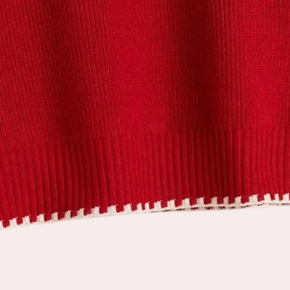 Rode gebreide trui met witte zoom, detailopname. Hoogwaardige stof, modieuze kleding, wintermode, comfortabele pasvorm.