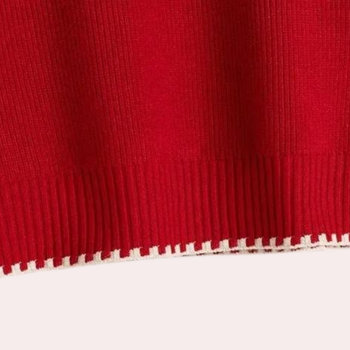 Rode gebreide trui met witte zoom, detailopname. Hoogwaardige stof, modieuze kleding, wintermode, comfortabele pasvorm.