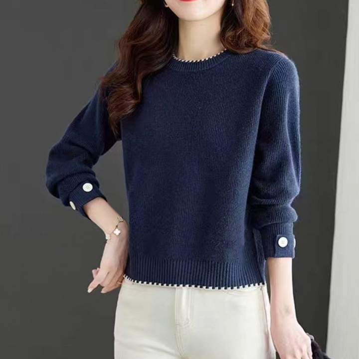 Donkerblauwe damestrui met lange mouwen en knoopdetails, perfect voor herfstmode. Comfortabele pasvorm, ideaal voor casual en stijlvolle outfits.