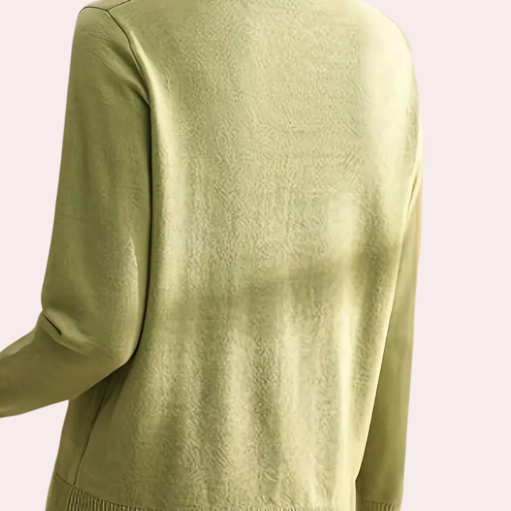 Lichtgroene damestrui met lange mouwen, gemaakt van zachte stof. Ideaal voor casual en stijlvolle outfits. Comfortabele pasvorm, modieuze keuze.