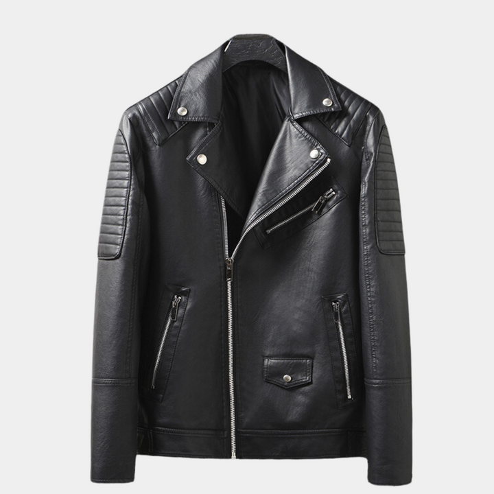 Zwarte leren motorjas met asymmetrische rits, gewatteerde schouders en zilveren details. Perfect voor een stoere, modieuze look.