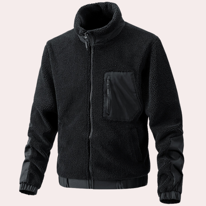 Zwarte fleece jas met ritssluiting, borstzak en versterkte ellebogen. Warme winterjas voor heren, ideaal voor outdoor activiteiten.