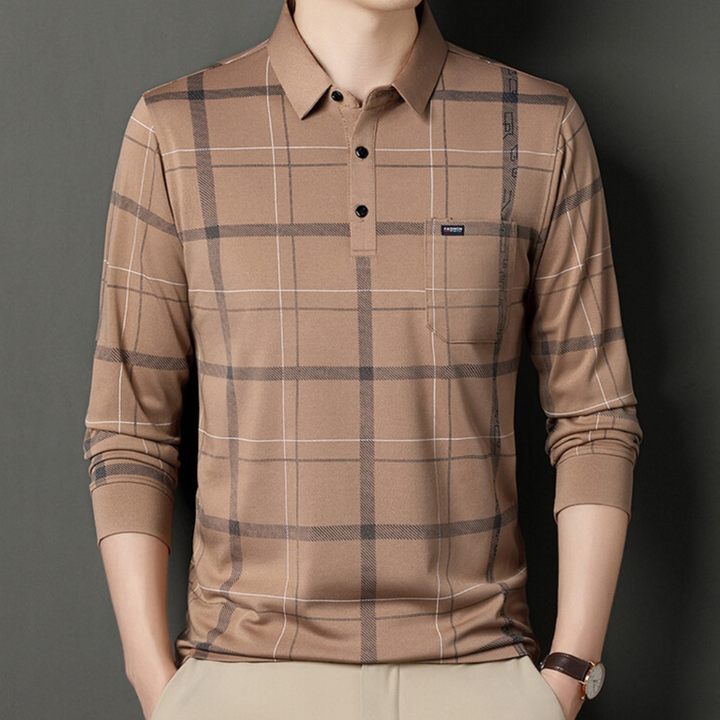 Khaki geruite polo met lange mouwen voor heren, stijlvolle casual look, knoopsluiting, borstzak, geschikt voor modieuze herenkleding.