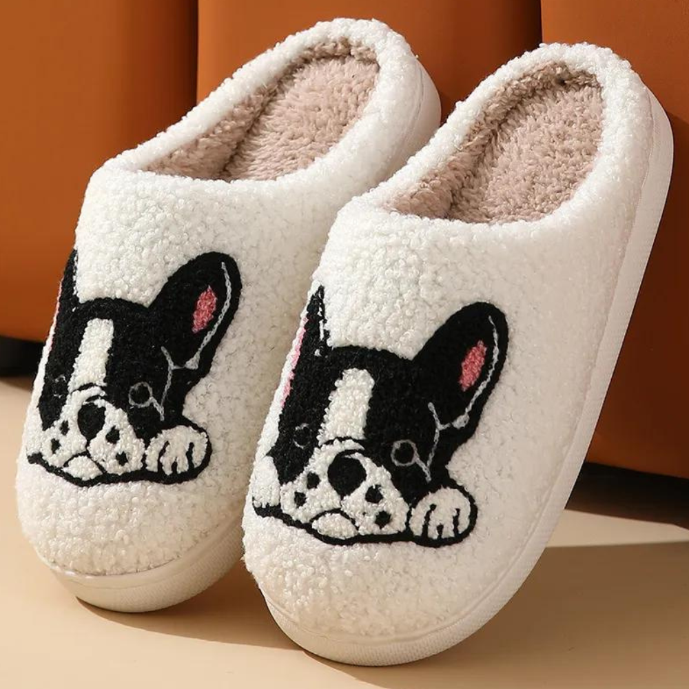 Witte pluche pantoffels met schattige Franse bulldog print, warme winter sloffen voor dames, comfortabele huis schoenen, trendy en stijlvol design.