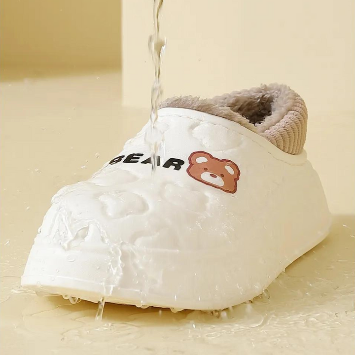 Witte waterdichte kinderslof met berenprint, pluche voering en antislipzool. Ideaal voor binnengebruik. Comfortabele en warme pantoffel voor kinderen.