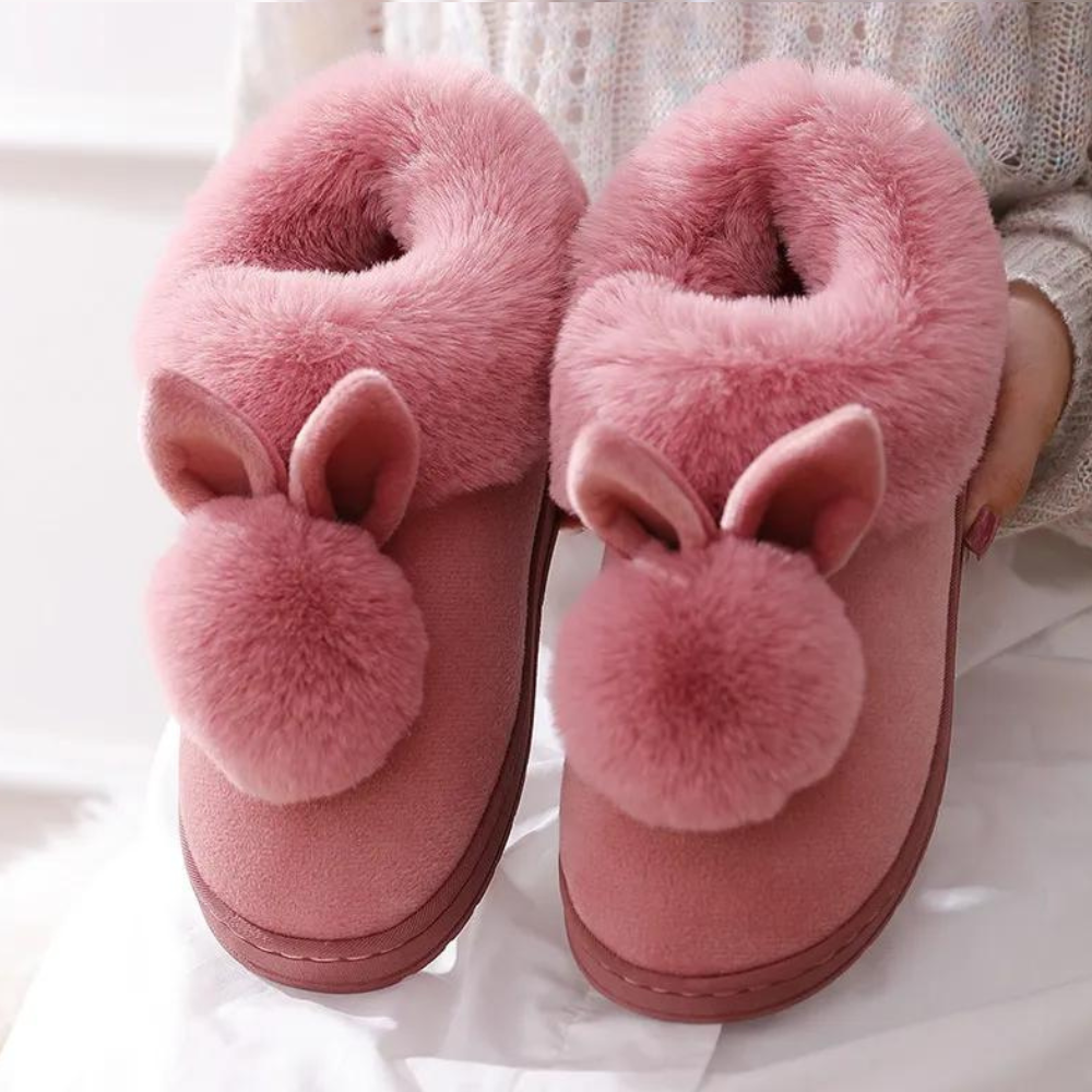 Roze pluche pantoffels met konijnenoren en pompon, warme winterse huisschoenen voor dames, comfortabele en schattige sloffen, cadeau-idee.