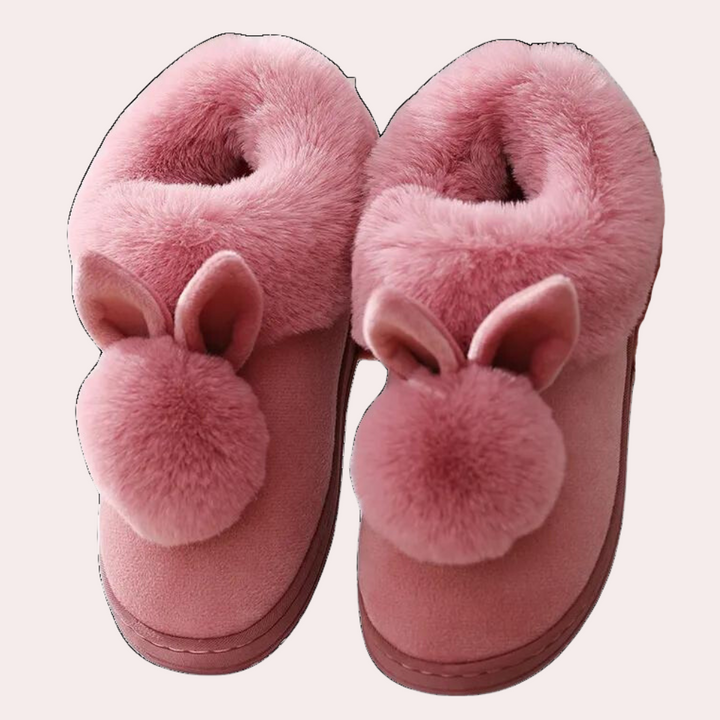 Roze pluche pantoffels met konijnenoren en pompon, warme winterse slippers voor dames, comfortabele en stijlvolle huisschoenen.