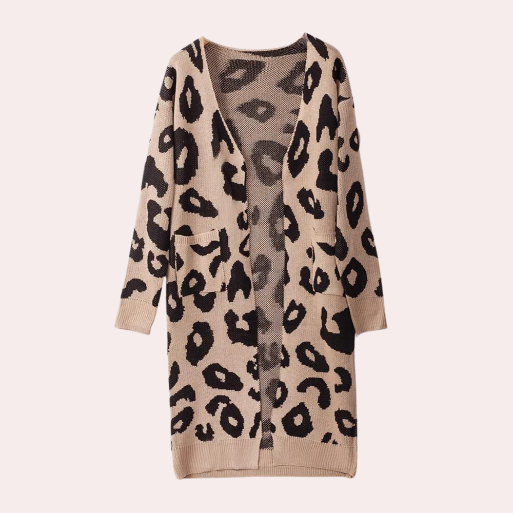 Lange beige cardigan met zwarte luipaardprint, open voorkant en zakken. Modieuze dameskleding, perfect voor herfst- en winterseizoenen.