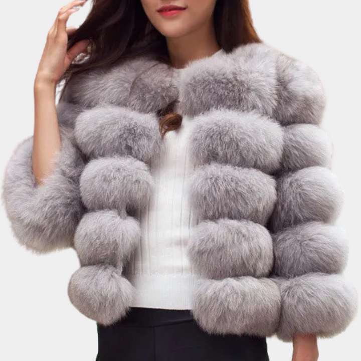 Grijze bontjas voor dames, stijlvol en luxe, perfect voor wintermode. Hoogwaardige kwaliteit, trendy design, ideaal voor chique gelegenheden.