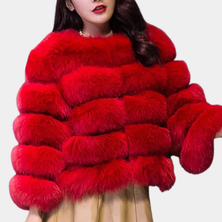 Rode bontjas voor dames, luxe wintermode, pluizige textuur, stijlvolle kleding, warme jas, modetrend, elegant design, opvallende kleur.