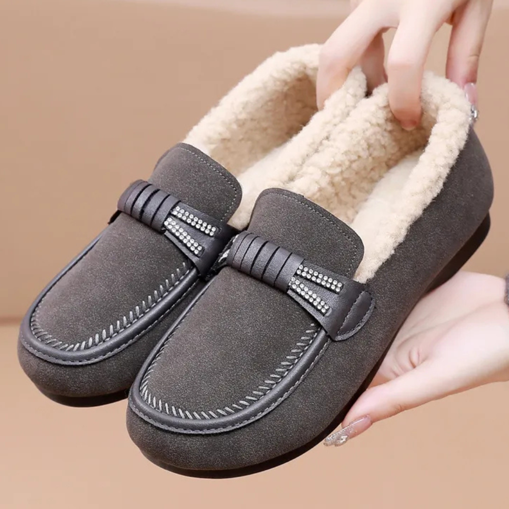 Grijze dames pantoffels met bontvoering, comfortabele winter sloffen, antislip zool, warme huisschoenen, stijlvol en duurzaam ontwerp.