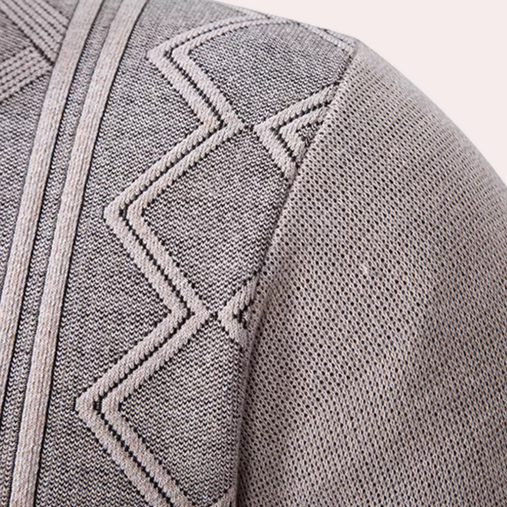 Grijze gebreide trui met geometrisch patroon op de schouder, hoogwaardige stof, modieuze herenkleding, stijlvolle textuur, comfortabele pasvorm.