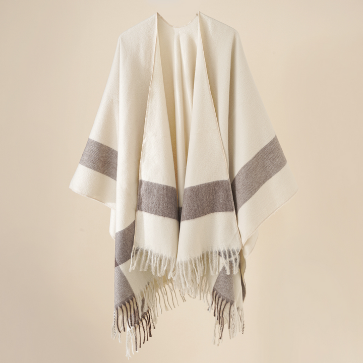 Beige poncho met grijze strepen en franjes, handgemaakt van wol. Stijlvolle en warme omslagdoek voor dames. Perfect voor herfst- en wintermode.