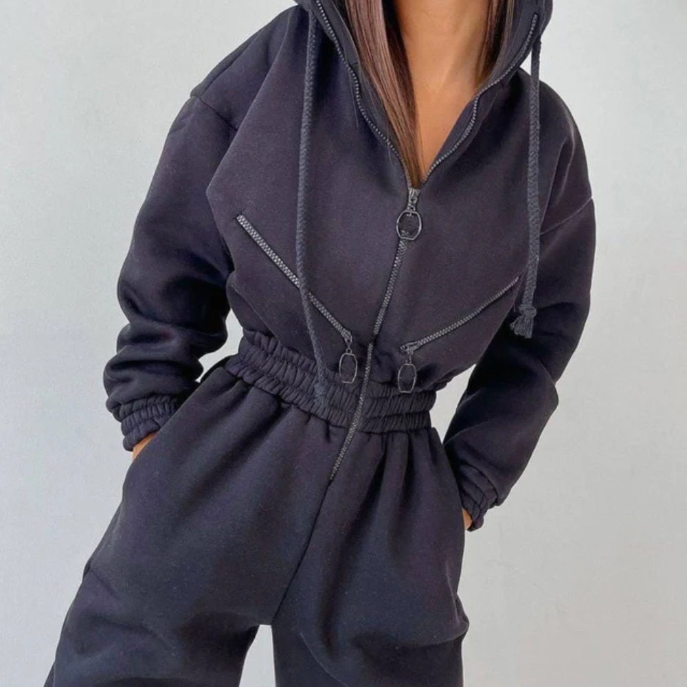 Zwarte dameshoodie met ritssluiting en capuchon, comfortabele pasvorm, casual streetwear, trendy mode, elastische taille, lange mouwen.