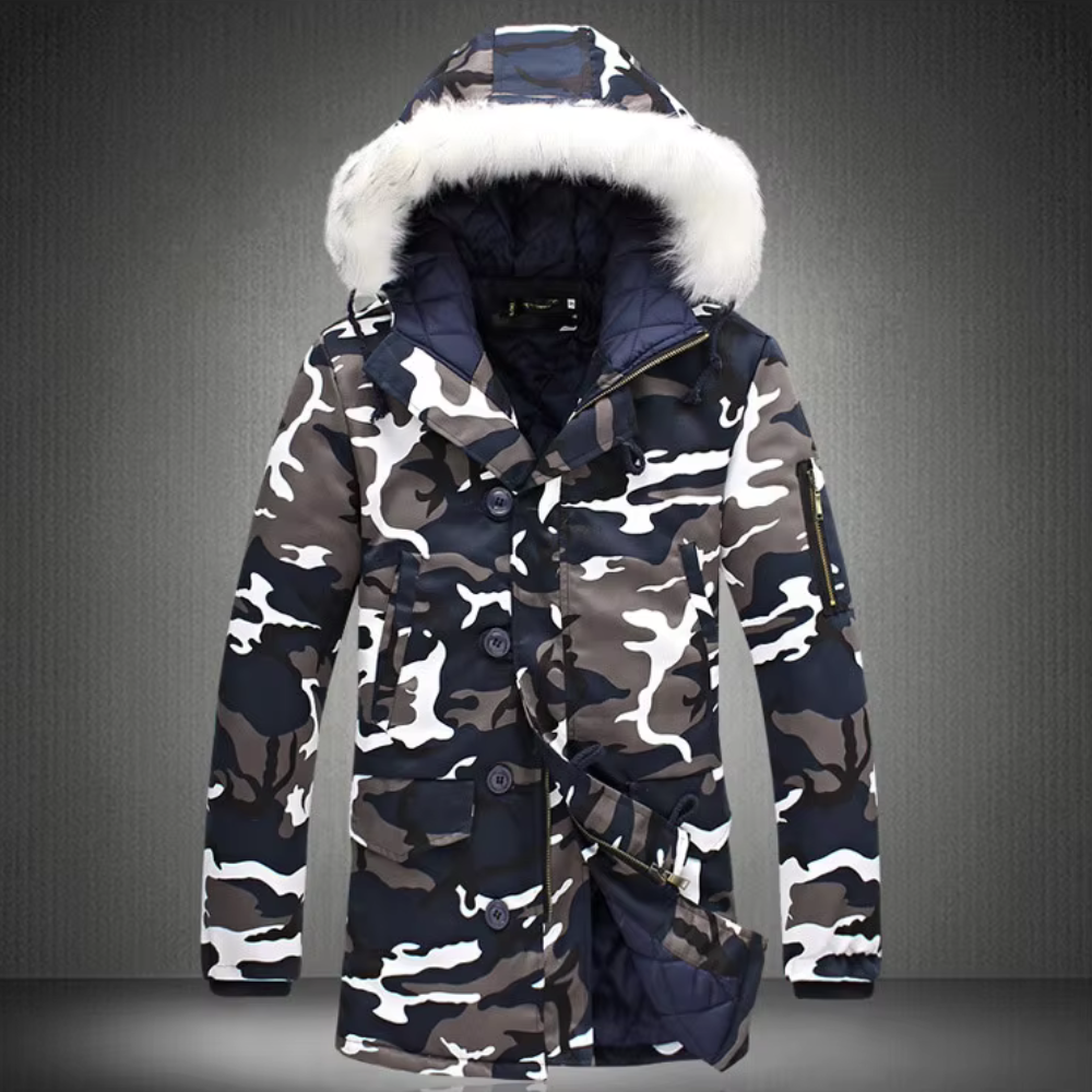Camouflage winterjas met capuchon en witte bontkraag, herenmode, warme gewatteerde jas, stijlvol design, ideaal voor koude seizoenen.
