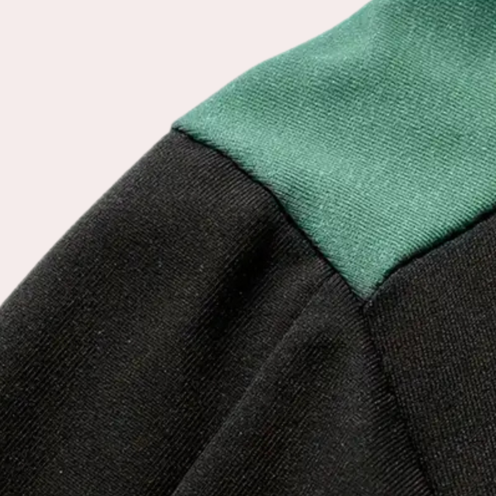 Zwart-groene trui detail, hoogwaardige stof, moderne mode, comfortabele pasvorm, stijlvolle kleding, trendy design, duurzame materialen.